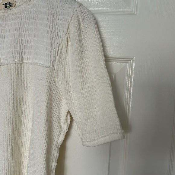 Free people cream colored T-shirt style top - Picture 3 of 5